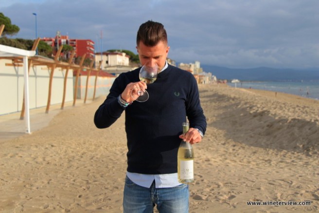 mortelle, mortelle vivia, antinori, vermentino, vino bianco, vino maremma, bianco toscano, follonica, castiglione delle pescaia, white wine, tuscan coast, costa toscana, vini costa toscana, maremma, maremma tuscany, beach, maremma beach, tuscany beach, белое вино, антинори, тирренское море, пляж тоскана, federico ballati, follonica, follonica beach, enologo, giovane enologo