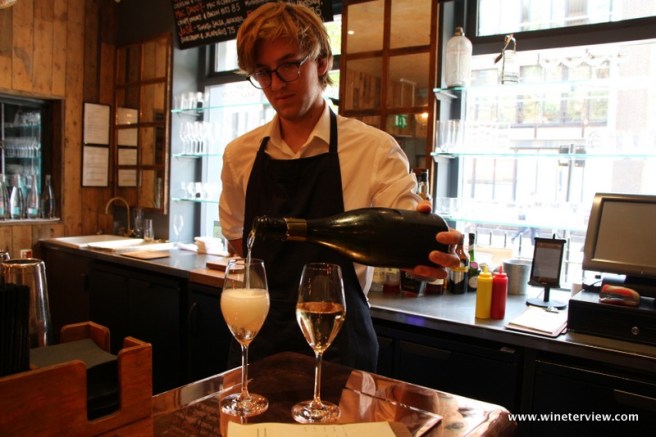 hayden victor, sommelier, bubble dogs, bollicine, champagne, wine lover, champagne lover, bobble dogs londra, bubble dogs london, london, london wine bar, wine bar, champagne bar, champagne and hot dogs, hot dog, wine and food, abbinamento cibo vino, london for wine lovers, roses de jeanne, cedric bouchard